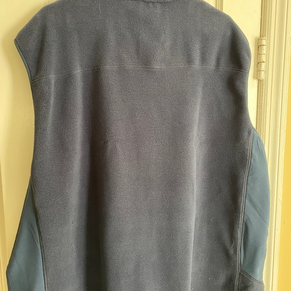 Men’s Vineyard Vines Vest - Picture 2 of 2